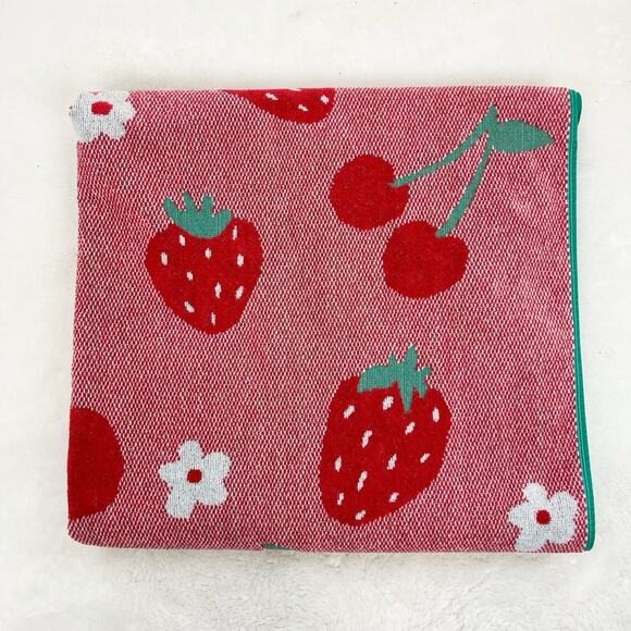 Members Mark Beach Towel Cotton Strawberry Cherry Daisy Flower Red Green 30x57 - Picture 1 of 8